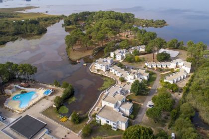 Village vacances jouxtant le lac