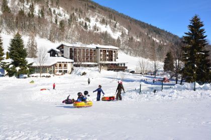 Eté comme hiver le village vacance de Forgeassoud se tient prêt à accueillir toute votre famille !