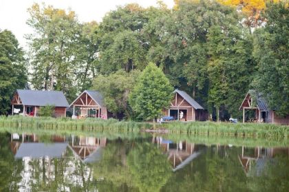 Le lac Rillé de 30 hectares, pour un séjour nature en famille