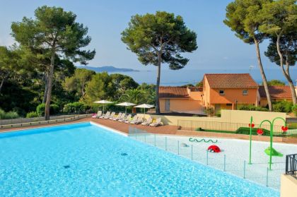 Espace aquatique avec vue sur la mer