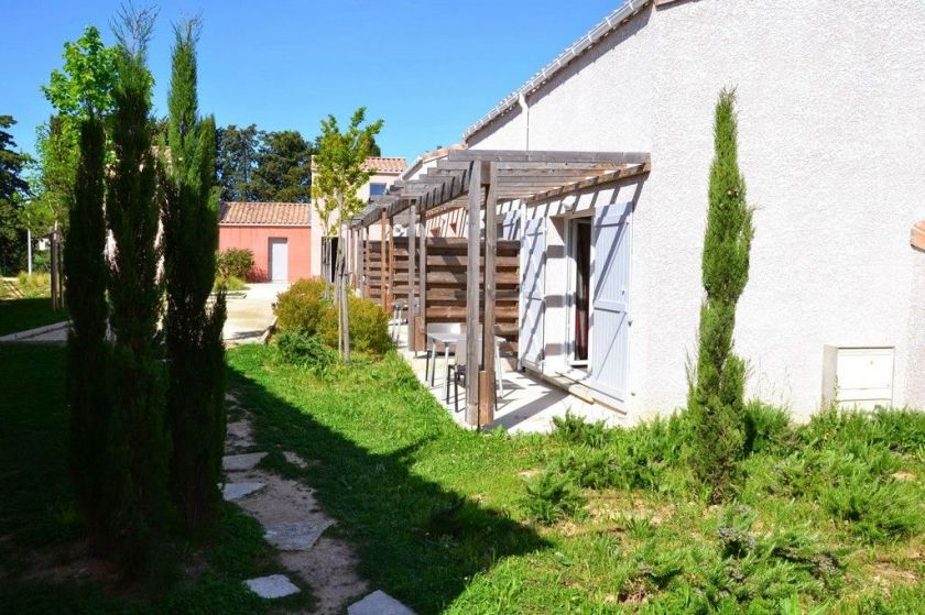 La terrasse d'une villa familiale de la résidence Le Domaine de Bacchus