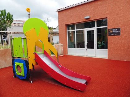 L'aire de jeux pour enfants de la résidence Le Domaine de Bacchus à Saint Christol